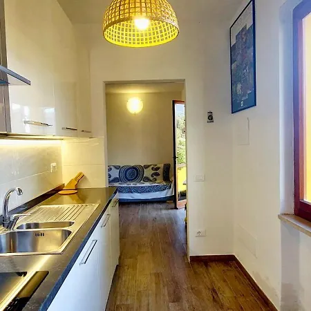 Appartamenti Villa Del Colle Goelba - Charme E Relax