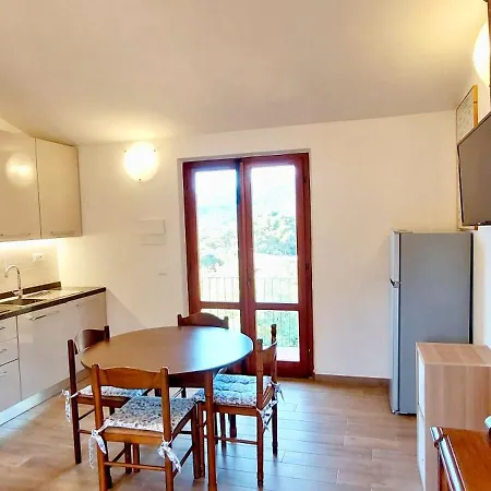 Appartamenti Villa Del Colle Goelba - Charme E Relax