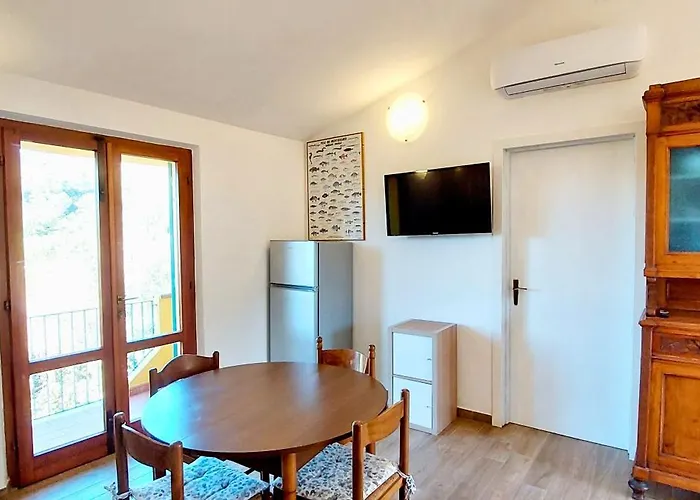 Vakantiehuis Appartamenti Villa Del Colle Goelba - Charme E Relax *