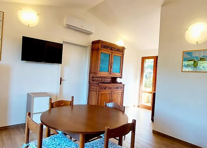 Vakantiehuis Appartamenti Villa Del Colle Goelba - Charme E Relax *